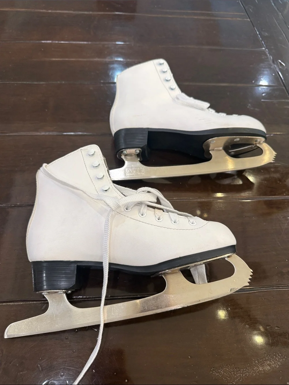 Kids White Water-Resistant Figure Ice Skates - Youth